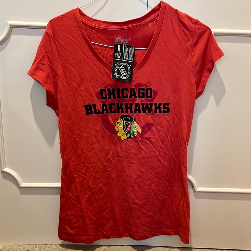 NWT Chicago Blackhawks Women's V-Neck Red Tee